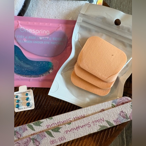 Assorted skin care & gift set - Picture 3 of 5